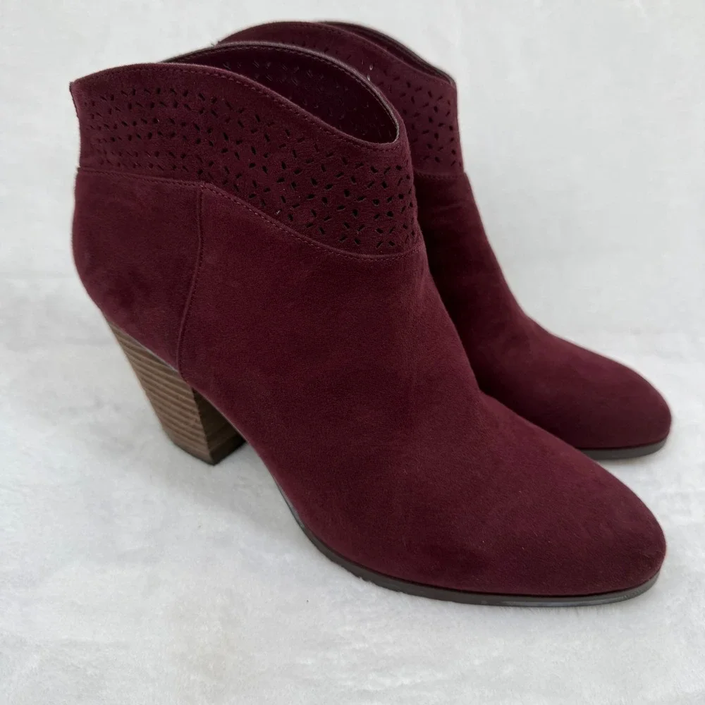 Violet & Red Jackson Burgundy Faux Suede Perforated Ankle Booties 8.5M‎